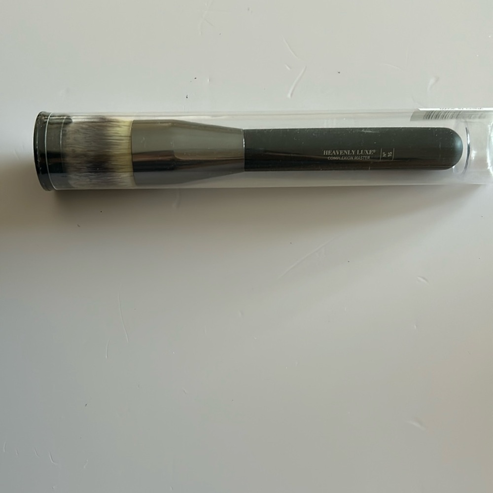 IT COSMETICS Heavenly Luxe Complexion Master Brush #16